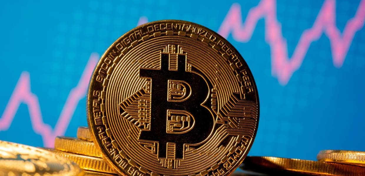 Imagen de portada para Bitcoin superó los 120 mil dólares: nueva suba, más atención y preguntas sobre el futuro del dinero