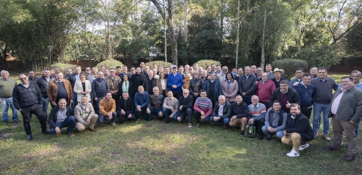 Imagen de portada para Passalacqua se reunió con todos los intendentes de Misiones: 'Son la piedra basal del misionerismo'