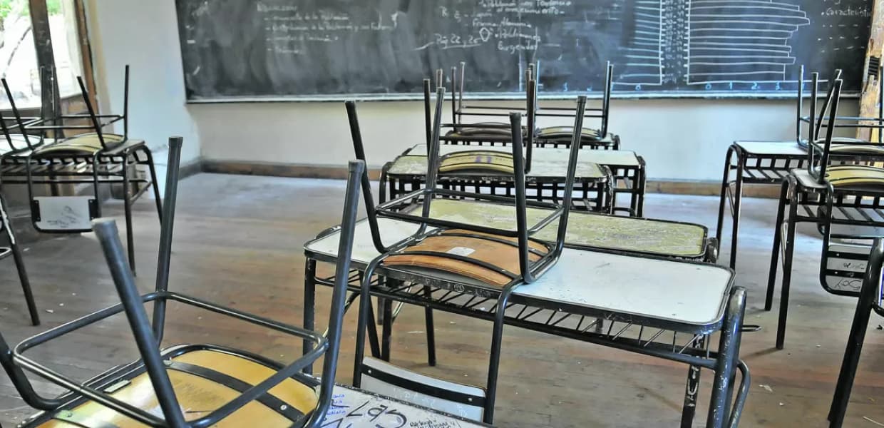 Imagen de portada para Sin acuerdo salarial, el paro nacional universitario impacta en la UNaM y congela el inicio de clases