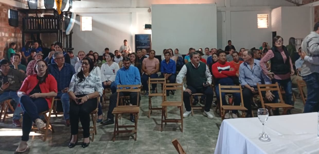 Imagen de portada para La campaña oficialista llegó a Fracrán: Herrera Ahuad en busca de apoyo